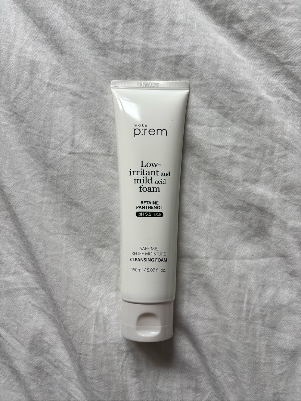 make p:rem Low-irritant Mild Acid Foam Cleanser - White